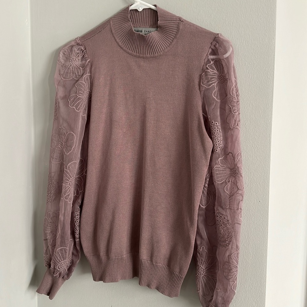 Absolutely famous Mauve ladies sweater blouse with detailed sleeves size small